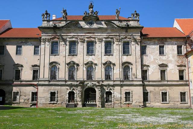 La façade principale du Monastère de Kladruby - Prague, République Tchèque