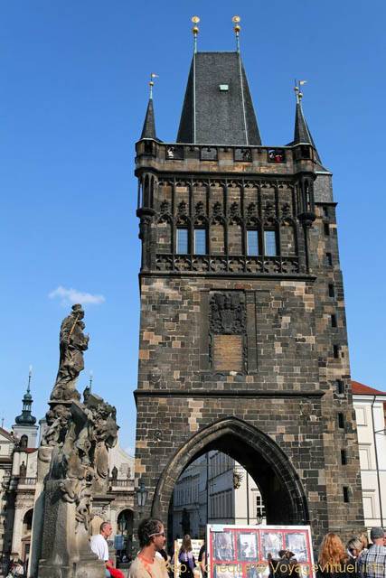 La Tour Gothique vue depuis le Pont Charles, Staré Město - Prague, République Tchèque