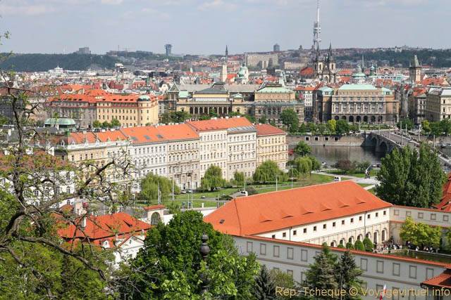 L'est de Prague vue du Château Zahrady, (Prazsky Hrad) - Prague, République Tchèque
