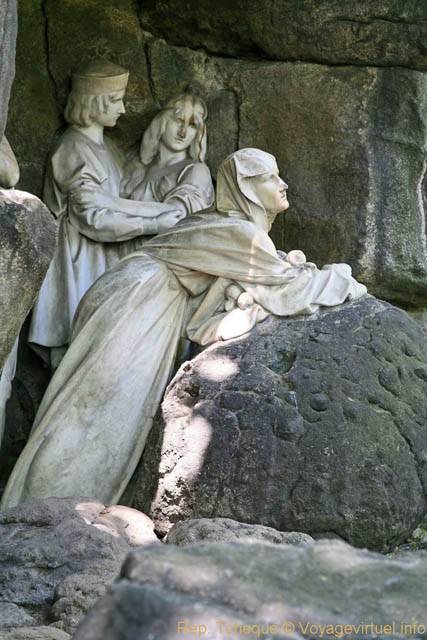 Statues dans la grotte Julius Zeyer, Parc Letna (Letenské Sady) - Prague, République Tchèque