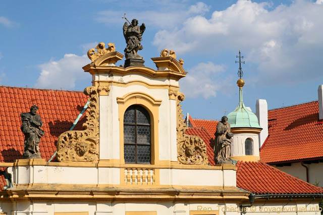 Loreta, statues sur l'église de la naissance du Seigneur, Loretanské Nam - Prague, République Tchèque