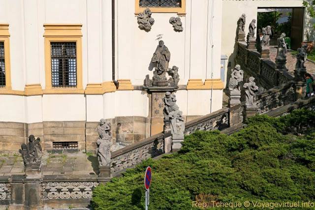 Loreta, statues entourant du lieu de pèlerinage, Loretanské Nam - Prague, République Tchèque