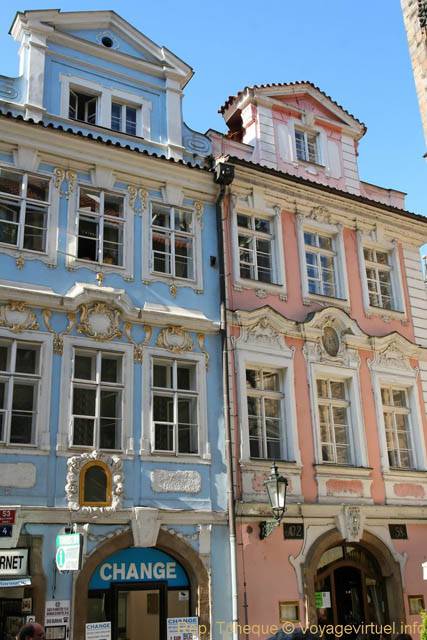 Mala Prana Mostecka, bleu et rose - Prague, République Tchèque