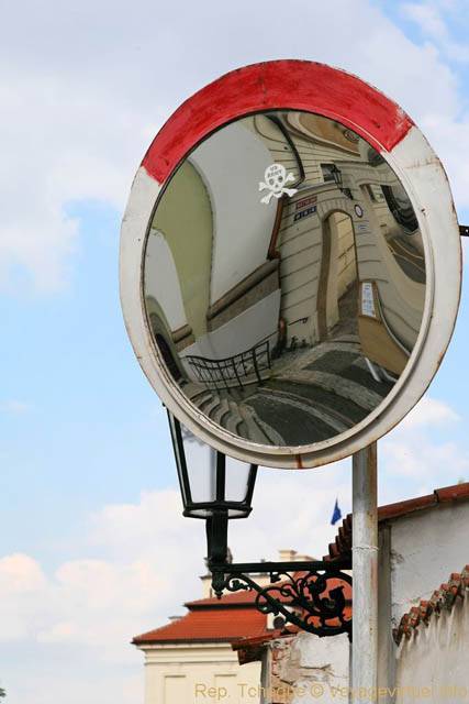 Reflet dans le miroir, Malá Strana, Hellichova - Prague, République Tchèque