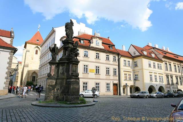 Sculpture de l'Ordre des Chevaliers de Malte de Saint-Jean Baptiste, Maltézské Place, Malá Strana - Prague, République Tchèque