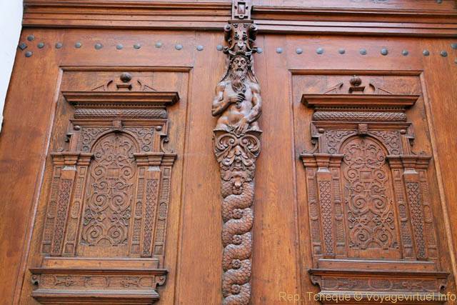 Portail en bois sculpté, Prokopska, Malá Strana - Prague, République Tchèque