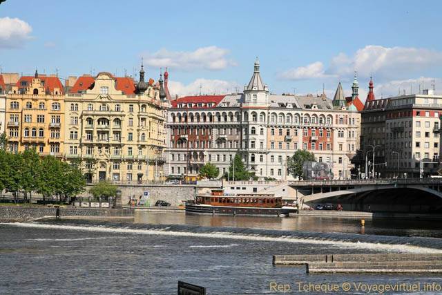 Masarykovo Nabrezy, le quai vu depuis Kampa - Prague, République Tchèque