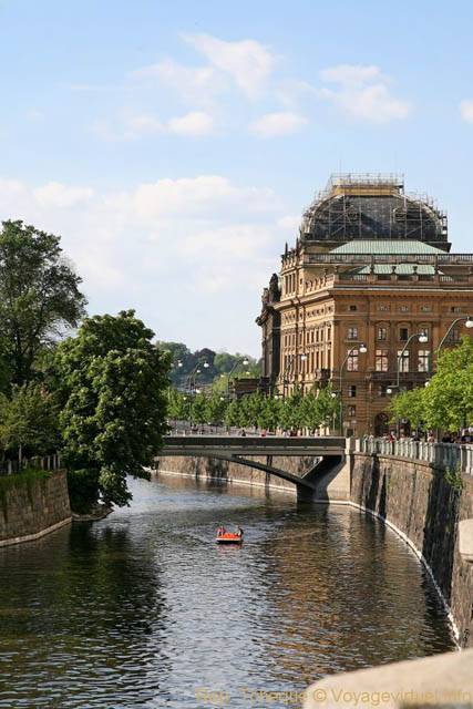 Le canal de la Vltava vu depuis Masarykovo Nabrezy - Prague, République Tchèque