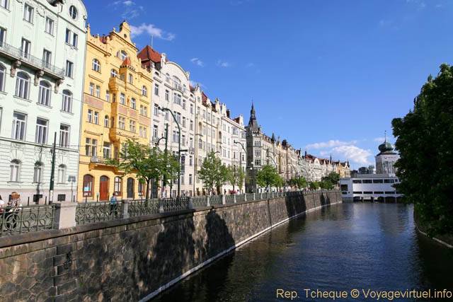 Masarykovo Nabrezy, vue sur le quai - Prague, République Tchèque