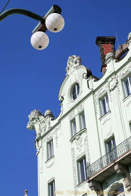 Masarykovo Nabrezy, drôle de lampadaire devant le Goethe Institut - Prague, République Tchèque