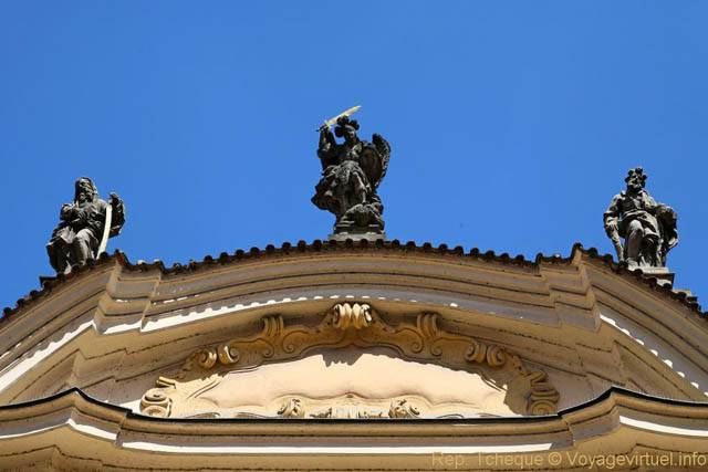 Milosrdných, statues sur l'église Saint-Simon et Jude - Prague, République Tchèque