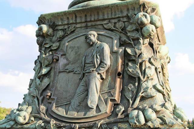 Pied sculpté, le pont des Légions (Most Legii) - Prague, République Tchèque