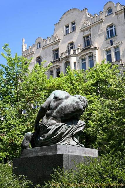 Nam Curieovych, statue du Jardin Public Josefov - Prague, République Tchèque