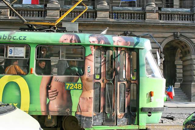 Publicité peinte sur un tramway, Národní - Prague, République Tchèque