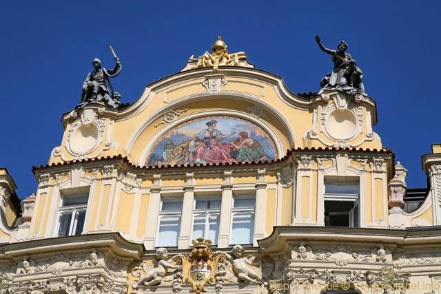 Place de la Vieille-Ville, détail de la façade du Ministerstvo pro místní rozvoj, (Staroměstské náměstí) - Prague, République Tchèque