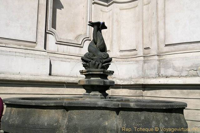 Place de la Vieille-Ville, fontaine St Nicholas, (Staroměstské náměstí) - Prague, République Tchèque