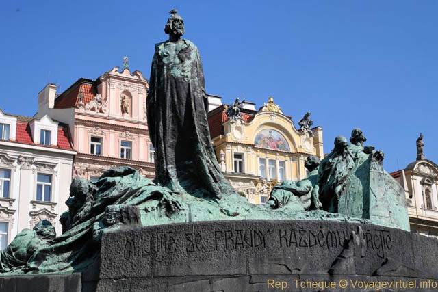 Place de la Vieille-Ville, la Statue de Jean Hus, Staroměstské náměstí - Prague, République Tchèque