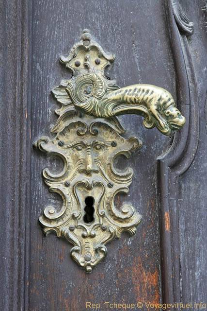 Ovocny Trh, détail de poignée de porte - Prague, République Tchèque
