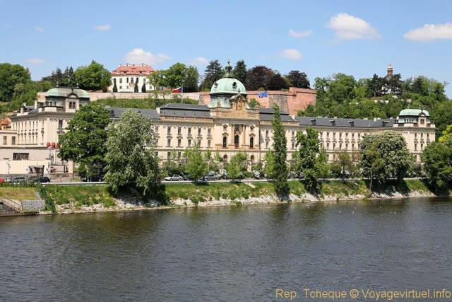 Palais entre Nabrezi Edvarda Benese et Korsakovo - Prague, République Tchèque