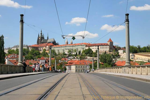 Pont Manesuv Most, vue sur le château de Prague - Prague, République Tchèque