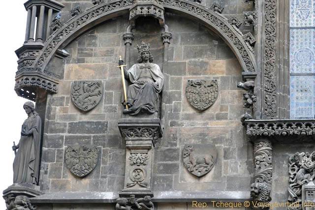 Tour de la Poudrière (Prašná brána), le roi et ses armoiries, sculpture - Prague, République Tchèque