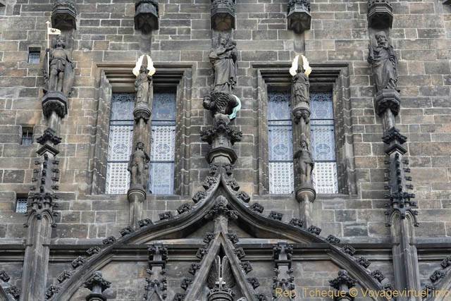 Tour de la Poudrière (Prašná brána), statues sur la face Ouest - Prague, République Tchèque