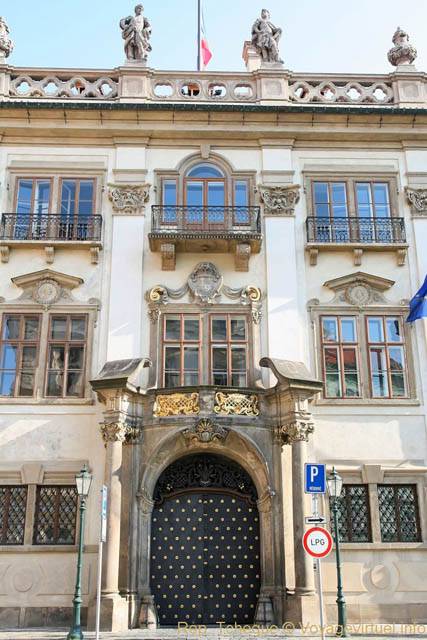Façade et statues, Prokopska, Malá Strana - Prague, République Tchèque