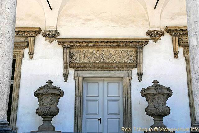 Histoire gravée sur un fronton, Palais d'été de la reine Anne (Letohrádek královny Anny), (Prazsky Hrad) - Prague, République Tchèque
