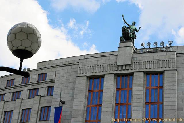 Architecture sur la Place de la République - Prague, République Tchèque