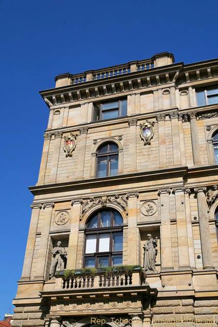 Une façade dans Rytirska - Prague, République Tchèque