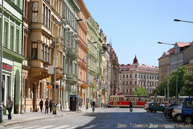 Senovazne Nam, tramway et façades colorées - Prague, République Tchèque