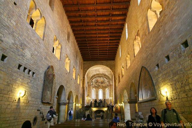 La  nef romane, Basilique Saint-Georges, National Gallery, (Jiřský klášter) - Prague, République Tchèque