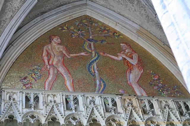Cathédrale Saint-Guy, Adam et Eve, mosaïque de la Porte d'Or, (Prazsky Hrad) - Prague, République Tchèque