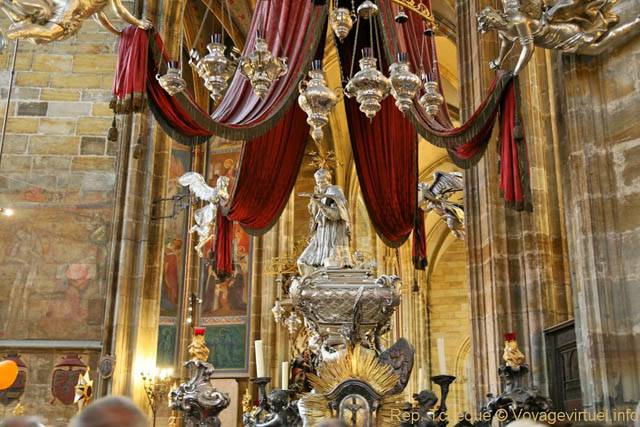 Cathédrale de Saint Vitus, Saint Guy, le Tombeau de Jean Népomucène, (Prazsky Hrad) - Prague, République Tchèque