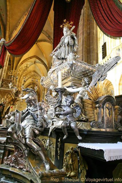 Cathédrale Saint-Guy, autre vue du tombeau de Jean Népomucène, (Prazsky Hrad) - Prague, République Tchèque