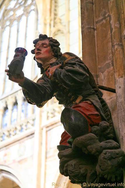 Statue dans la nef, Katedrala Sv Vit, (Prazsky Hrad) - Prague, République Tchèque