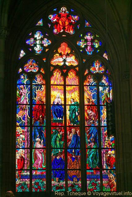 Cathédrale Saint-Guy, Vitrail de Dieu flamboyant - Prague, République Tchèque