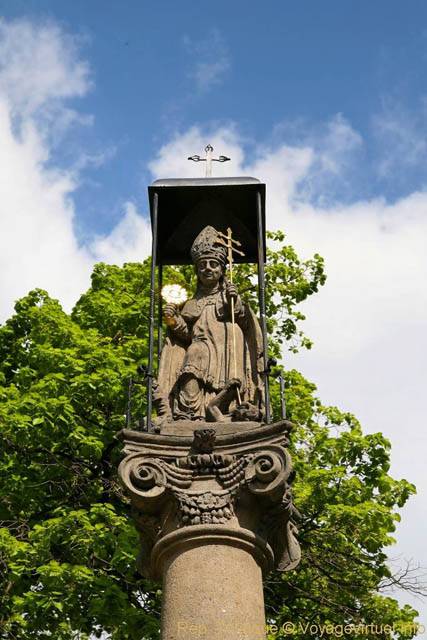 Statue religieuse sur pilier, Monastère Strahov (Strahovský klášter) - Prague, République Tchèque