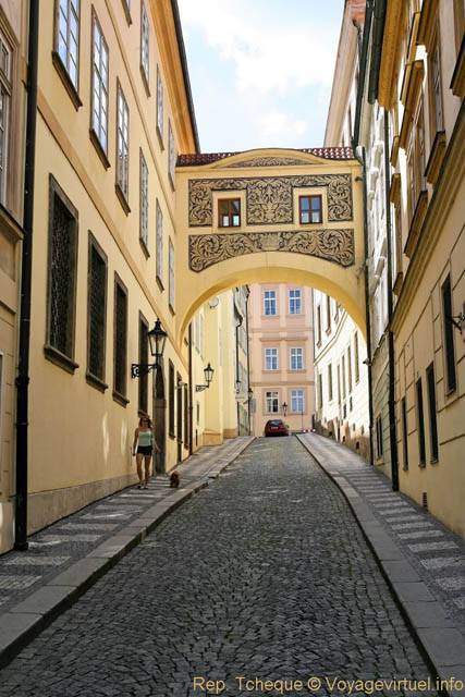 Thunovska, passage au-dessus de la rue - Prague, République Tchèque
