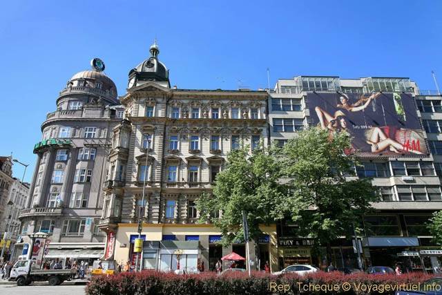 Vaclavske Namesti, publicité sur immeuble - Prague, République Tchèque