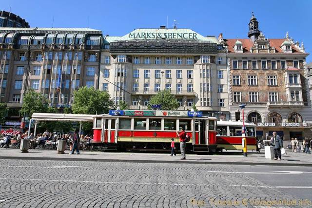 La place et les tramways, Vaclavske Namesti - Prague, République Tchèque