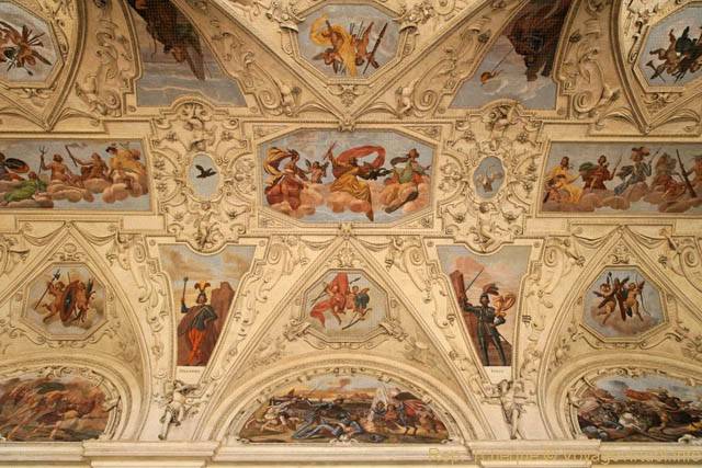 Palais Wallenstein, Sala Terrena, autre vue sur les fresques et les stucs - Prague, République Tchèque