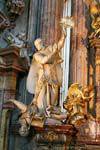 Domination catholique, statue de l'Église Saint-Nicolas (Kostel sv. Mikuláše), Malá Strana, Prague, République Tchèque.