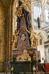 Un monument à l'intérieur de la cathédrale Sv Vit, Prague, République Tchèque.