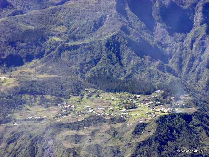 Ilet la Nouvelle, Mafate (vue depuis le piton Maïdo) - La Réunion