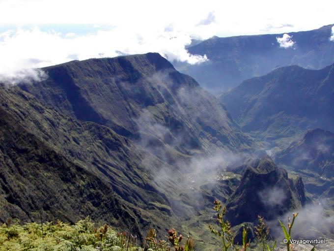 Vue du Bronchard, Mafate depuis le Maïdo - La Réunion