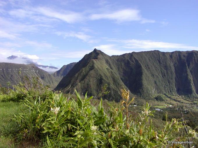 Vue sur le Massif du Piton des Neiges depuis le col de Bellevue - La Réunion
