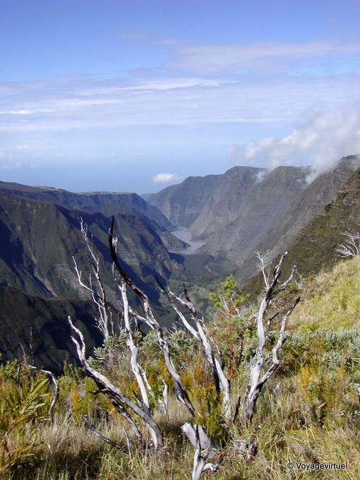 Une faille dans le massif de la Fournaise - La Réunion