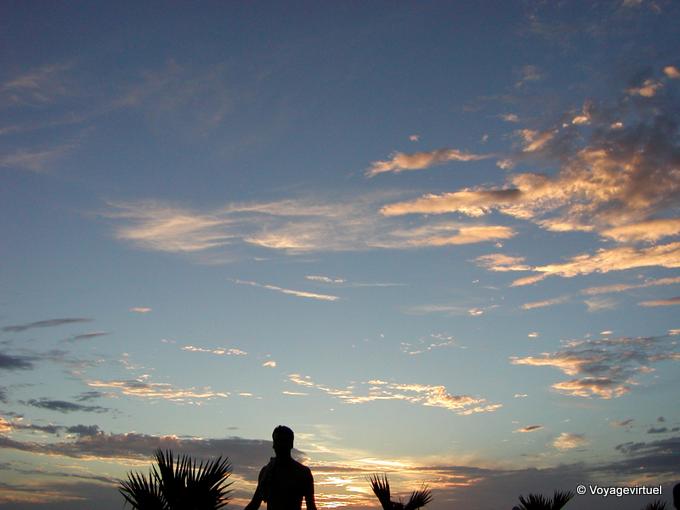 Ciel et ombre chinoise au couchant - La Réunion