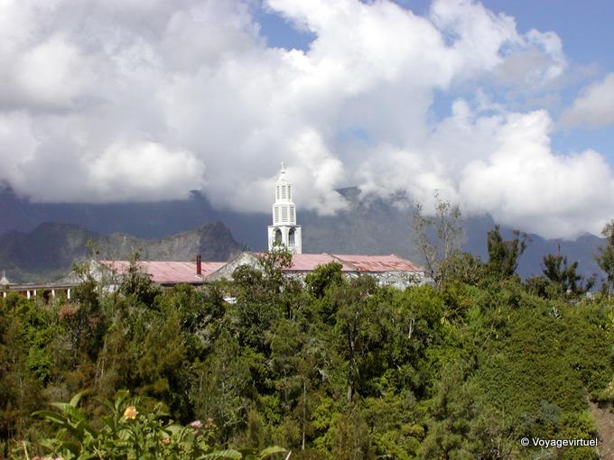 Clocher et nuages, Cilaos - La Réunion